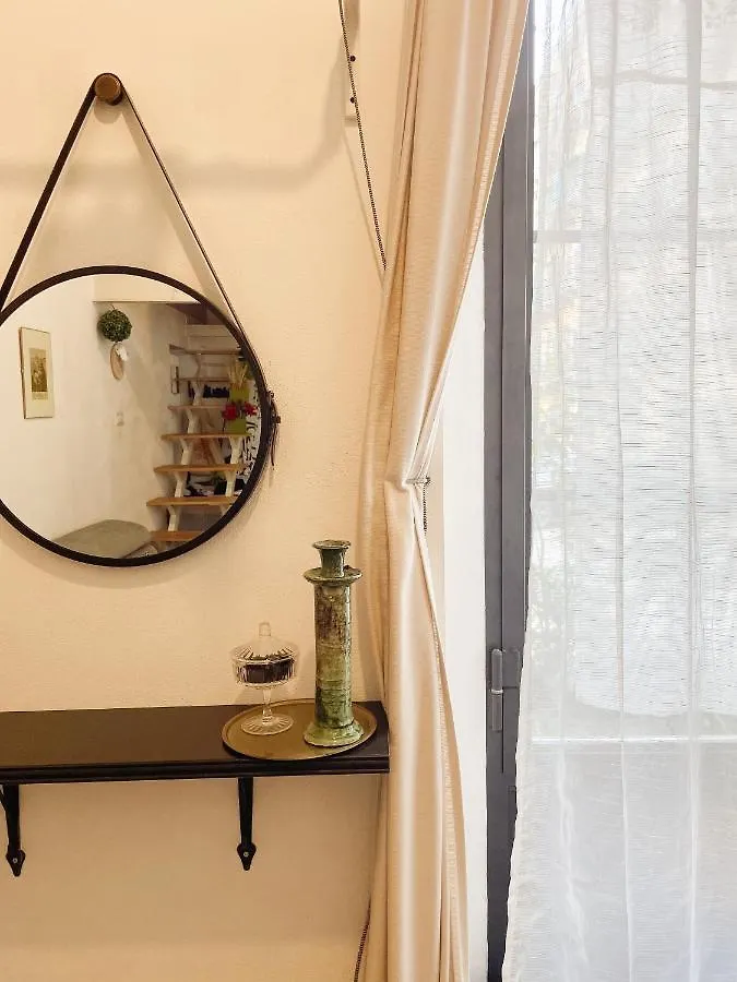 アパート ミラノAccogliente Loft A 8 Min Dal Duomoアパートメント
